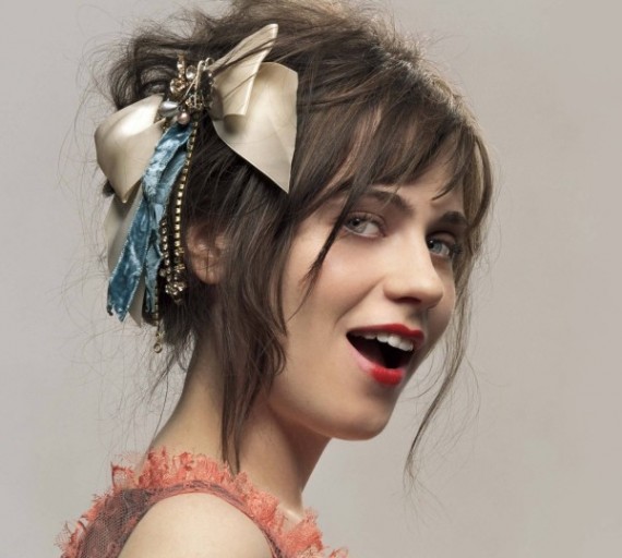 Zooey Deschanel stili; sevimli mini elbiseler!